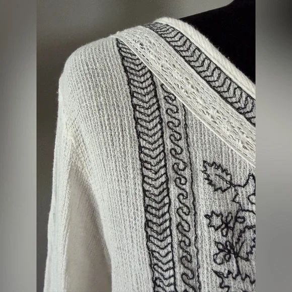 Alice + Olivia Cream and Black Floral Embroidered Blouse - Picture 3 of 9